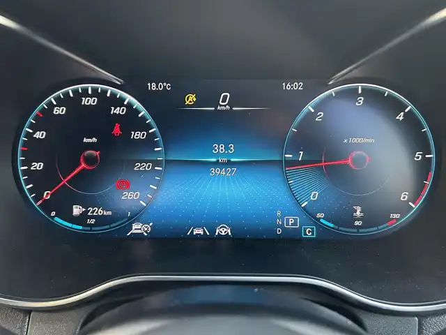 メルセデス・ベンツ ＧＬＣ２２０ d 4マチック クーペ AMGライン 熊本県 2020(令2)年 4万km オブシディアンブラック ・スマートキー/・プッシュスタート/・サンルーフ/・アクティブステアリングアシスト/・道路標識アシスト/・アクティブレーンキーピングアシスト/・アクティブブレーキアシスト/・アテンションアシスト/・ブラインドスポットモニター/・レーンチェンジアシスト/・インテリジェントライトシステム/・クルーズコントロール(追従式)/・黒革シート/・前席パワーシート/・前席エアシート/・全席シートヒーター/・純正メモリナビ/　【Bluetooth・USB・AppleCarPlay・AndroidAuto】/・Burmesterサウンドシステム/・フルセグTV/・全方位カメラ/・ETC2.0/・ヘッドアップディスプレイ/・ドライブレコーダー(前後録画)/・パワーバックドア/・LEDヘッドランプ/・純正マット