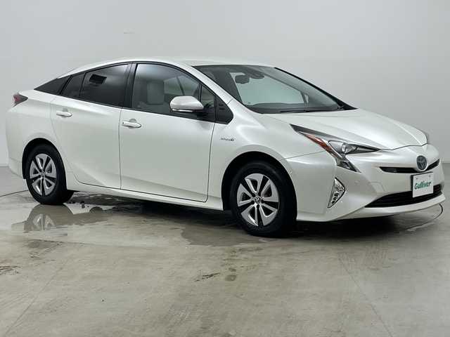 トヨタ プリウス A プレミアム 道央・札幌 2016(平28)年 2万km ホワイトパールクリスタルシャイン ・4WD/・純正SDナビ/・BT&CD&DVD&フルセグTV/・クルーズコントロール/・プリクラッシュセーフティ/・レザーシート/・前席シートヒーター/・D席パワーシート/・パーキングアシスト/・ビルトインETC/・ミラーヒーター/・ヘッドアップディスプレイ/・オートマチックハイビーム/・オートライト/・LEDヘッドライト&フォグ/・プッシュスタート/・スマートキー/・スペアキー×2