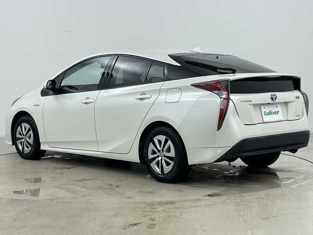 トヨタ プリウス A プレミアム 道央・札幌 2016(平28)年 2万km ホワイトパールクリスタルシャイン ・4WD/・純正SDナビ/・BT&CD&DVD&フルセグTV/・クルーズコントロール/・プリクラッシュセーフティ/・レザーシート/・前席シートヒーター/・D席パワーシート/・パーキングアシスト/・ビルトインETC/・ミラーヒーター/・ヘッドアップディスプレイ/・オートマチックハイビーム/・オートライト/・LEDヘッドライト&フォグ/・プッシュスタート/・スマートキー/・スペアキー×2