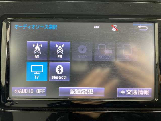 トヨタ プリウス A プレミアム 道央・札幌 2016(平28)年 2万km ホワイトパールクリスタルシャイン ・4WD/・純正SDナビ/・BT&CD&DVD&フルセグTV/・クルーズコントロール/・プリクラッシュセーフティ/・レザーシート/・前席シートヒーター/・D席パワーシート/・パーキングアシスト/・ビルトインETC/・ミラーヒーター/・ヘッドアップディスプレイ/・オートマチックハイビーム/・オートライト/・LEDヘッドライト&フォグ/・プッシュスタート/・スマートキー/・スペアキー×2