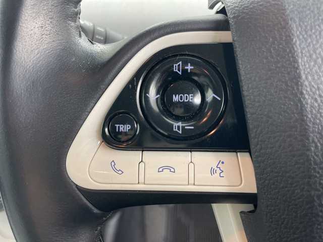 トヨタ プリウス A プレミアム 道央・札幌 2016(平28)年 2万km ホワイトパールクリスタルシャイン ・4WD/・純正SDナビ/・BT&CD&DVD&フルセグTV/・クルーズコントロール/・プリクラッシュセーフティ/・レザーシート/・前席シートヒーター/・D席パワーシート/・パーキングアシスト/・ビルトインETC/・ミラーヒーター/・ヘッドアップディスプレイ/・オートマチックハイビーム/・オートライト/・LEDヘッドライト&フォグ/・プッシュスタート/・スマートキー/・スペアキー×2