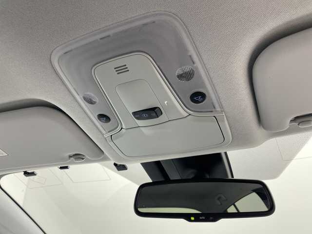 トヨタ プリウス A プレミアム 道央・札幌 2016(平28)年 2万km ホワイトパールクリスタルシャイン ・4WD/・純正SDナビ/・BT&CD&DVD&フルセグTV/・クルーズコントロール/・プリクラッシュセーフティ/・レザーシート/・前席シートヒーター/・D席パワーシート/・パーキングアシスト/・ビルトインETC/・ミラーヒーター/・ヘッドアップディスプレイ/・オートマチックハイビーム/・オートライト/・LEDヘッドライト&フォグ/・プッシュスタート/・スマートキー/・スペアキー×2