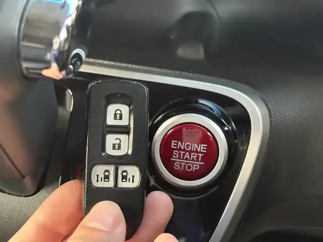 ホンダ Ｎ ＢＯＸ カスタム G ターボ Lパッケージ 東京都 2015(平27)年 9万km プレミアムホワイトパール （株）IDOMが運営する【じしゃロン国分寺店】の自社ローン対象車両になります。こちらは現金ご利用時の価格です。自社ローンご希望の方は別途その旨お申し付け下さい。//純正ナビ//ETC//バックカメラ//両側パワースライドドア//ドアバイザー//ワンセグテレビ//ワンオーナー//クルーズコントロール//フリップダウンモニター