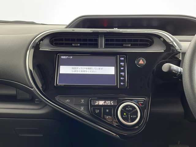 トヨタ アクア S スタイルブラック 鹿児島県 2020(令2)年 3.3万km パール 純正SDナビ【NSZT-W68T】/フルセグテレビ/パノラミックビューモニター/プリクラッシュセーフティ/Bluetoothオーディオ/ビルトインETC/プッシュスタート/ドライブレコーダー/フロアマット/スマートキー/ステアリングスイッチ/LEDヘッドライト