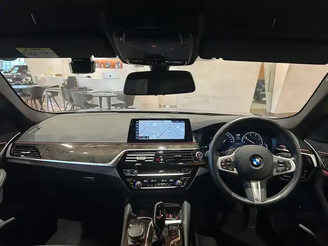 ＢＭＷ ５２３ｄ xDrive Mスピリット 道央・札幌 2020(令2)年 2.4万km ブルーストーン メタリックペイント/ハイラインパッケージ/　・ダコタレザーシート/　・ランバーサポート/　・前後シートヒーター/アドバンスパッケージ/　・コンフォートパッケージ/　・アダプティブLEDヘッドライト/　・パーキングアシストプラス/　・アンビエントライト/ヘッドアップディスプレイ/ドライビングアシストプラス/純正HDDナビ/フルセグテレビ/USB/BT/360°カメラ/PDC/HiFiスピーカー