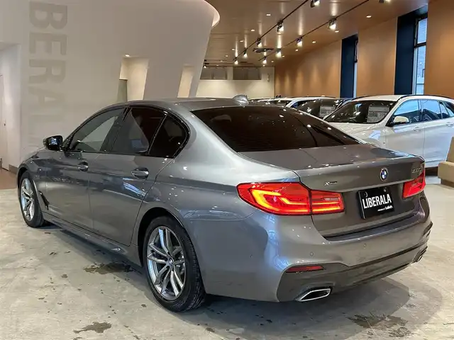 ＢＭＷ ５２３ｄ xDrive Mスピリット 道央・札幌 2020(令2)年 2.4万km ブルーストーン メタリックペイント/ハイラインパッケージ/　・ダコタレザーシート/　・ランバーサポート/　・前後シートヒーター/アドバンスパッケージ/　・コンフォートパッケージ/　・アダプティブLEDヘッドライト/　・パーキングアシストプラス/　・アンビエントライト/ヘッドアップディスプレイ/ドライビングアシストプラス/純正HDDナビ/フルセグテレビ/USB/BT/360°カメラ/PDC/HiFiスピーカー