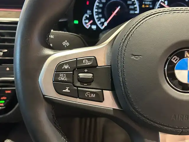 ＢＭＷ ５２３ｄ xDrive Mスピリット 道央・札幌 2020(令2)年 2.4万km ブルーストーン メタリックペイント/ハイラインパッケージ/　・ダコタレザーシート/　・ランバーサポート/　・前後シートヒーター/アドバンスパッケージ/　・コンフォートパッケージ/　・アダプティブLEDヘッドライト/　・パーキングアシストプラス/　・アンビエントライト/ヘッドアップディスプレイ/ドライビングアシストプラス/純正HDDナビ/フルセグテレビ/USB/BT/360°カメラ/PDC/HiFiスピーカー