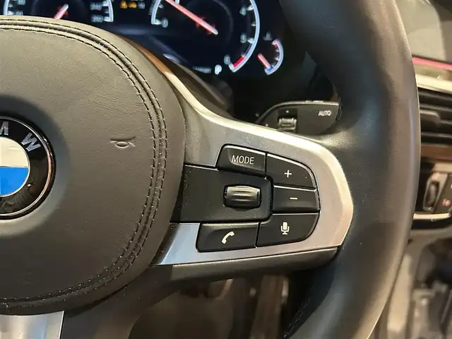 ＢＭＷ ５２３ｄ xDrive Mスピリット 道央・札幌 2020(令2)年 2.4万km ブルーストーン メタリックペイント/ハイラインパッケージ/　・ダコタレザーシート/　・ランバーサポート/　・前後シートヒーター/アドバンスパッケージ/　・コンフォートパッケージ/　・アダプティブLEDヘッドライト/　・パーキングアシストプラス/　・アンビエントライト/ヘッドアップディスプレイ/ドライビングアシストプラス/純正HDDナビ/フルセグテレビ/USB/BT/360°カメラ/PDC/HiFiスピーカー