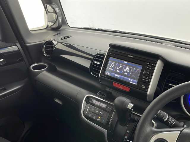 ホンダ Ｎ ＢＯＸ カスタム G Lパッケージ 長野県 2016(平28)年 6.1万km プレミアムホワイトパールⅡ 純正ディスプレイオーディオ&ワンセグTV&CD&BT/アイドリングストップ/社外前方ドライブレコーダー/片側パワースライドドア/ステアリングスイッチ/ベンチシート/2列目サンシェード/バックカメラ/ビルトインETC/HIDヘッドライト/電動格納ミラー/ウィンカーミラー/ドアミラーヒーター/純正ホイールキャップ装着/純正フロアマット/純正ドアバイザー/プッシュスタート/スマートキー