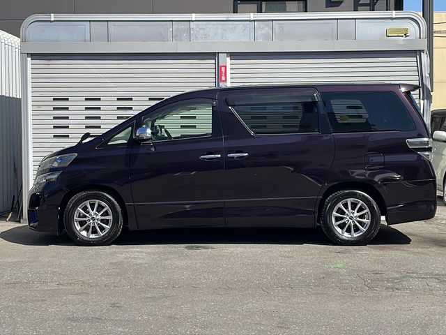 トヨタ ヴェルファイア 3．5Z プラチナセレクションⅡ 道央・札幌 2011(平23)年 12.9万km ボルドーマイカメタリック (株)IDOMが運営する【じしゃロン札幌店】の自社ローン専用車両になりますこちらは現金またはオートローンご利用価格です。自社ローンご希望の方は別途その旨お申し付けください。/・純正ナビ /・フルセグ&CD&DVD&FM&AM/・純正フリップダウンモニター/・両側電動スライドドア/・バックカメラ/・クルーズコントロール/・ビルドインETC/・パワーバックドア /・プッシュスタート/・純正フロアマット