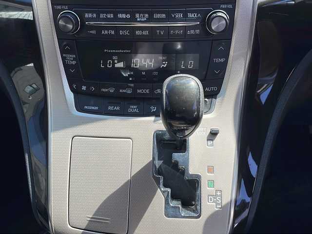 トヨタ ヴェルファイア 3．5Z プラチナセレクションⅡ 道央・札幌 2011(平23)年 12.9万km ボルドーマイカメタリック (株)IDOMが運営する【じしゃロン札幌店】の自社ローン専用車両になりますこちらは現金またはオートローンご利用価格です。自社ローンご希望の方は別途その旨お申し付けください。/・純正ナビ /・フルセグ&CD&DVD&FM&AM/・純正フリップダウンモニター/・両側電動スライドドア/・バックカメラ/・クルーズコントロール/・ビルドインETC/・パワーバックドア /・プッシュスタート/・純正フロアマット