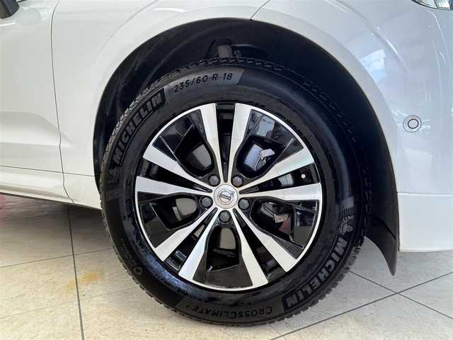 ボルボ ＸＣ６０ D4 AWD Rデザイン 東京都 2020(令2)年 6.4万km 白 ・純正ナビ/（CD/DVD/Bluetooth/フルセグTV/Apple car play/Android Audio)/・全方位カメラ/・前後コーナーセンサー/・前後ドライブレコーダー/（2CH FHD-FHD)/・レーダークルーズコントロール/・レーンキープアシスト/・ブラインドスポットインフォメーション/・クロストラフィックアラート/・衝突回避システム/・パークアシスト/・革シート/・運転席　メモリーシート/・前席シートヒーター/・前席パワーシート/・革ステアリング/・ステアリングスイッチ/・MTモード/・パドルシフト/・アイドリングストップ/・オートホールド/・電動パーキングブレーキ/・電動格納ウィンカーミラー/・LEDライト/・オートハイビーム/・コーナリングライト/・アクティブベンディングライト/・フロントフォグランプ/・リアフォグランプ/・電動リアゲート/・ISOFIX/・フロアマット/・トノカバー/・ETC/・横滑り防止装置/・スマートキー/・W＋サイド＋カーテンエアバッグ/ABS/・スペアキー×1/・取扱説明書/・記録簿