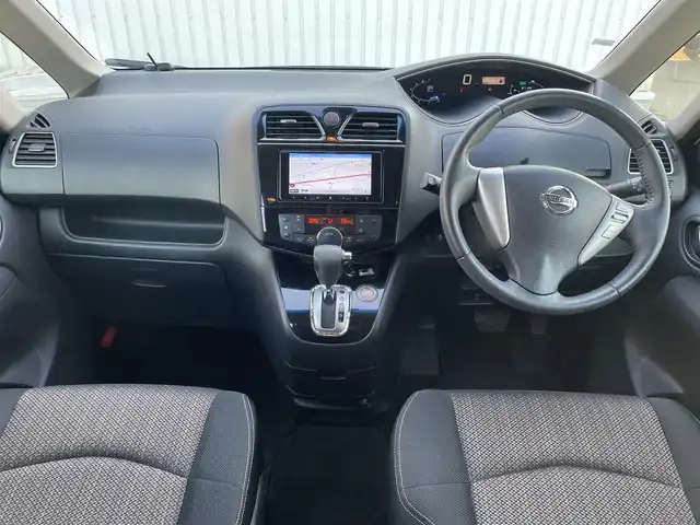 日産 セレナ ハイウェイスター Vセレ +Safty 岩手県 2015(平27)年 8.8万km ブリリアントホワイトパール (株)IDOMが運営する【じしゃロン盛岡店】の自社ローン専用車両になりますこちらは現金またはオートローンご利用時の価格です。自社ローンご希望の方は別途その旨お申付け下さい/社外メモリナビ/AM/FM/CD/DVD/SD/BT/USB/フルセグTV/バックカメラ/ETC/エマージェンシーB/クルーズコントロール/両側PWスライドドア/レーンキープアシスト/ドアバイザー/フロアマット/プッシュスタート/スマートキー/スペアキーあり/純正15インチAW/取扱説明書/保証書