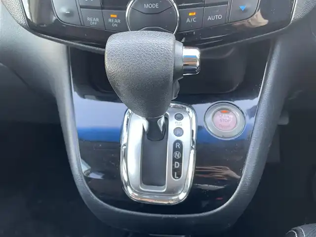 日産 セレナ ハイウェイスター Vセレ +Safty 岩手県 2015(平27)年 8.8万km ブリリアントホワイトパール (株)IDOMが運営する【じしゃロン盛岡店】の自社ローン専用車両になりますこちらは現金またはオートローンご利用時の価格です。自社ローンご希望の方は別途その旨お申付け下さい/社外メモリナビ/AM/FM/CD/DVD/SD/BT/USB/フルセグTV/バックカメラ/ETC/エマージェンシーB/クルーズコントロール/両側PWスライドドア/レーンキープアシスト/ドアバイザー/フロアマット/プッシュスタート/スマートキー/スペアキーあり/純正15インチAW/取扱説明書/保証書