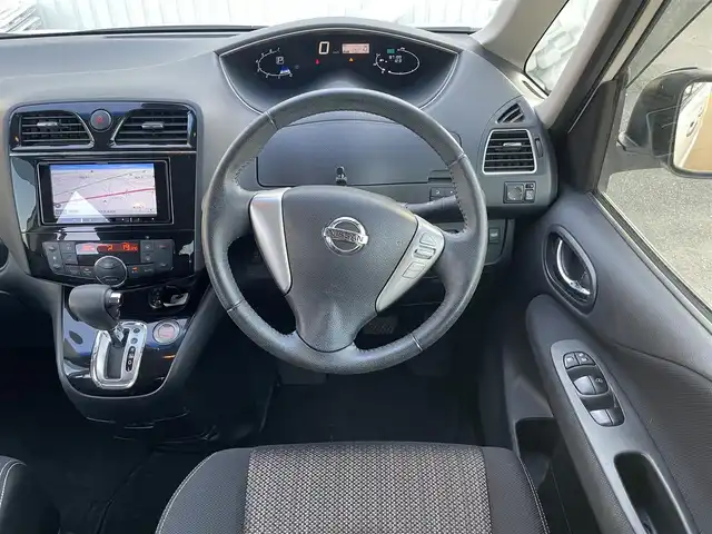 日産 セレナ ハイウェイスター Vセレ +Safty 岩手県 2015(平27)年 8.8万km ブリリアントホワイトパール (株)IDOMが運営する【じしゃロン盛岡店】の自社ローン専用車両になりますこちらは現金またはオートローンご利用時の価格です。自社ローンご希望の方は別途その旨お申付け下さい/社外メモリナビ/AM/FM/CD/DVD/SD/BT/USB/フルセグTV/バックカメラ/ETC/エマージェンシーB/クルーズコントロール/両側PWスライドドア/レーンキープアシスト/ドアバイザー/フロアマット/プッシュスタート/スマートキー/スペアキーあり/純正15インチAW/取扱説明書/保証書