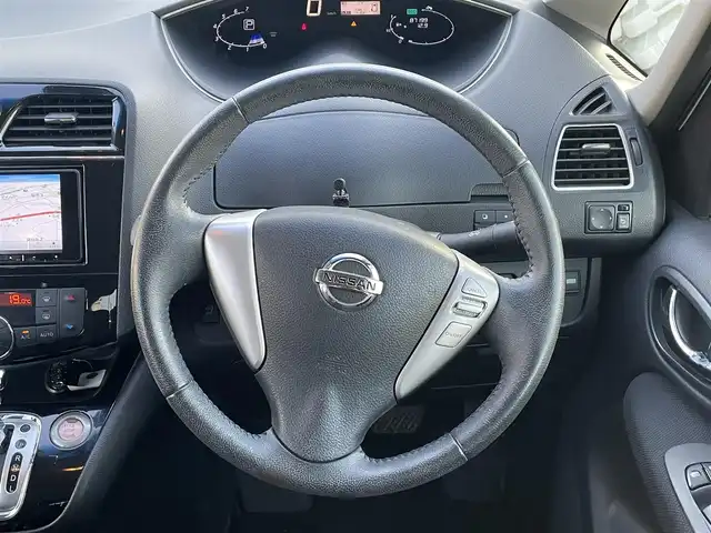 日産 セレナ ハイウェイスター Vセレ +Safty 岩手県 2015(平27)年 8.8万km ブリリアントホワイトパール (株)IDOMが運営する【じしゃロン盛岡店】の自社ローン専用車両になりますこちらは現金またはオートローンご利用時の価格です。自社ローンご希望の方は別途その旨お申付け下さい/社外メモリナビ/AM/FM/CD/DVD/SD/BT/USB/フルセグTV/バックカメラ/ETC/エマージェンシーB/クルーズコントロール/両側PWスライドドア/レーンキープアシスト/ドアバイザー/フロアマット/プッシュスタート/スマートキー/スペアキーあり/純正15インチAW/取扱説明書/保証書