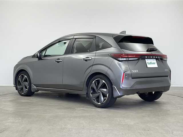 日産 オーラ G レザーエディション 新潟県 2022(令4)年 1.8万km ダークメタルグレー 純正メモリナビ/フルセグTV/アラウンドビューモニター/Bluetooth/SD/USB/前方ドライブレコーダー/前後コーナーセンサー/エマージェンシーブレーキ/LEDヘッドライト/純正フロアマット/純正アルミホイール/スペアキー1本/プッシュスタート