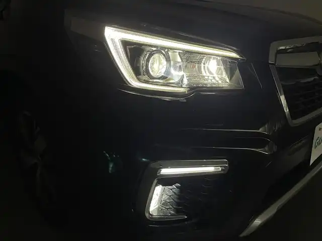 スバル フォレスター ハイブリッド アドバンス 群馬県 2018(平30)年 5.4万km クリスタルブラックシリカ アイサイトセイフティプラス(視界拡張)/・フロントビューモニター/・スマートリヤビューモニター/パワーリヤゲート（リヤゲートロックスイッチ付）/ブラウン(シルバーステッチ)本革シート/ルーフレール(シルバー加飾、ロープホール付)/＝＝＝＝＝/純正8インチナビ/・AM/FM/CD/DVD/SD/Bluetooth/フルセグTV/バック/サイドカメラ/アイサイトVer3/・プリクラッシュブレーキ/後退時自動ブレーキシステム/・車線逸脱抑制/車線逸脱警報/ふらつき警報/・全車速追従機能付クルーズコントロール/定速クルーズコントロール/・ツーリングアシスト/・AT誤発進抑制制御/AT誤後進抑制制御/アイサイトセイフティプラス(運転支援)/・スバルリヤビークルディテクション(後側方警戒支援システム)/・アダプティブドライビングビーム/LEDヘッドランプ/ヘッドランプウォッシャー/ステアリング連動ヘッドランプ/電動パーキングブレーキ/オートブレーキホールド/プッシュスタート/スマートキー
