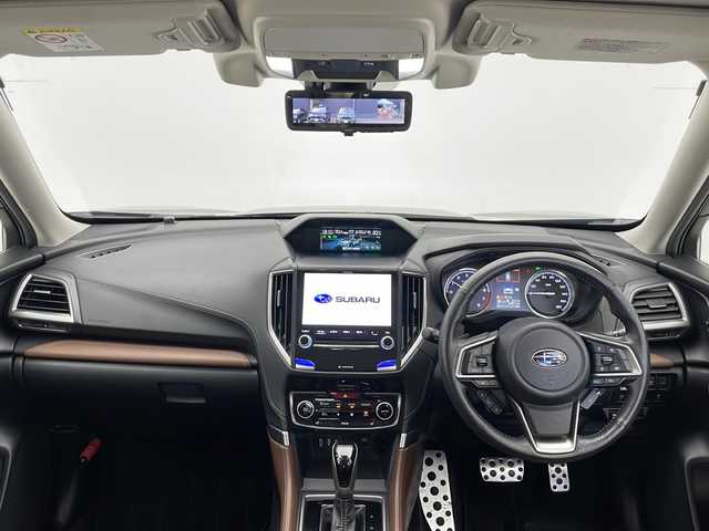 スバル フォレスター ハイブリッド アドバンス 長野県 2018(平30)年 5.4万km クリスタルブラックシリカ 4WD/純正8インチSDナビ/（AM/FM/CD/DVD/SD/Bluetooth/フルセグTV）/バック/サイドカメラ/アイサイトVer3/・プリクラッシュブレーキ/後退時自動ブレーキシステム/・車線逸脱抑制/車線逸脱警報/ふらつき警報/・全車速追従機能付クルーズコントロール/定速クルーズコントロール/・ツーリングアシスト/・AT誤発進抑制制御/AT誤後進抑制制御/アイサイトセイフティプラス(運転支援)/・スバルリヤビークルディテクション(後側方警戒支援システム)/・アダプティブドライビングビーム/アイサイトセイフティプラス(視界拡張)/・フロントビューモニター/・スマートリヤビューモニター/SI-DRIVE/XMODE(DIRT/MUD/NORMAL)/パワーリヤゲート（リヤゲートロックスイッチ付）/ブラウン(シルバーステッチ)本革シート/D席メモリー機能付きパワーシート/ルーフレール(シルバー加飾、ロープホール付)/LEDヘッドランプ/ヘッドランプウォッシャー/ステアリング連動ヘッドランプ/パドルシフト/ステアリングヒーター/電動パーキングブレーキ/オートブレーキホールド/プッシュスタート/スマートキー/純正18インチアルミ