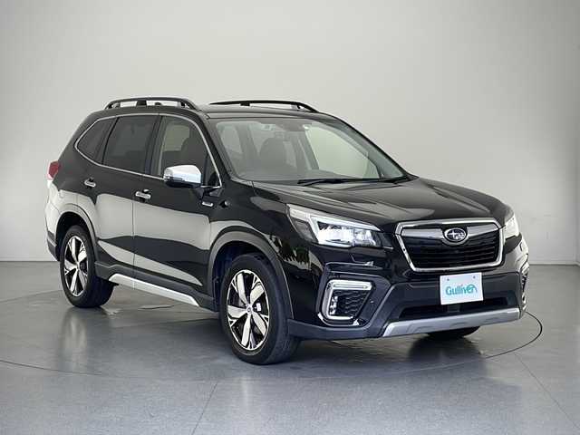 スバル フォレスター ハイブリッド アドバンス 長野県 2018(平30)年 5.4万km クリスタルブラックシリカ 4WD/純正8インチSDナビ/（AM/FM/CD/DVD/SD/Bluetooth/フルセグTV）/バック/サイドカメラ/アイサイトVer3/・プリクラッシュブレーキ/後退時自動ブレーキシステム/・車線逸脱抑制/車線逸脱警報/ふらつき警報/・全車速追従機能付クルーズコントロール/定速クルーズコントロール/・ツーリングアシスト/・AT誤発進抑制制御/AT誤後進抑制制御/アイサイトセイフティプラス(運転支援)/・スバルリヤビークルディテクション(後側方警戒支援システム)/・アダプティブドライビングビーム/アイサイトセイフティプラス(視界拡張)/・フロントビューモニター/・スマートリヤビューモニター/SI-DRIVE/XMODE(DIRT/MUD/NORMAL)/パワーリヤゲート（リヤゲートロックスイッチ付）/ブラウン(シルバーステッチ)本革シート/D席メモリー機能付きパワーシート/ルーフレール(シルバー加飾、ロープホール付)/LEDヘッドランプ/ヘッドランプウォッシャー/ステアリング連動ヘッドランプ/パドルシフト/ステアリングヒーター/電動パーキングブレーキ/オートブレーキホールド/プッシュスタート/スマートキー/純正18インチアルミ