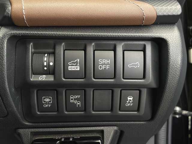 スバル フォレスター ハイブリッド アドバンス 長野県 2018(平30)年 5.4万km クリスタルブラックシリカ 4WD/純正8インチSDナビ/（AM/FM/CD/DVD/SD/Bluetooth/フルセグTV）/バック/サイドカメラ/アイサイトVer3/・プリクラッシュブレーキ/後退時自動ブレーキシステム/・車線逸脱抑制/車線逸脱警報/ふらつき警報/・全車速追従機能付クルーズコントロール/定速クルーズコントロール/・ツーリングアシスト/・AT誤発進抑制制御/AT誤後進抑制制御/アイサイトセイフティプラス(運転支援)/・スバルリヤビークルディテクション(後側方警戒支援システム)/・アダプティブドライビングビーム/アイサイトセイフティプラス(視界拡張)/・フロントビューモニター/・スマートリヤビューモニター/SI-DRIVE/XMODE(DIRT/MUD/NORMAL)/パワーリヤゲート（リヤゲートロックスイッチ付）/ブラウン(シルバーステッチ)本革シート/D席メモリー機能付きパワーシート/ルーフレール(シルバー加飾、ロープホール付)/LEDヘッドランプ/ヘッドランプウォッシャー/ステアリング連動ヘッドランプ/パドルシフト/ステアリングヒーター/電動パーキングブレーキ/オートブレーキホールド/プッシュスタート/スマートキー/純正18インチアルミ