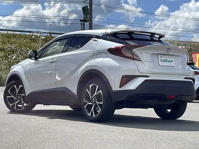 トヨタ Ｃ－ＨＲ G－T 青森県 2018(平30)年 9万km ホワイトパールクリスタルシャイン ・寒冷地仕様/・4WD/・純正ナビ/・フルセグ/・バックカメラ/・Bluetooth/・ABS/・横滑り防止/・衝突被害軽減ブレーキ/・レーンキープアシスト/・レーダークルーズコントロール/・ワイパーデアイサー/・LEDヘットライト/・オートライト/・オートマチックハイビーム/・MTモード付AT/・電子制御パーキングブレーキ/・ハーフレザーシート/・シートヒーター/・プッシュスタート/・スマートキー/・純正ETC/・純正フロアマット/・純正18AW/・保証書/・取扱説明書