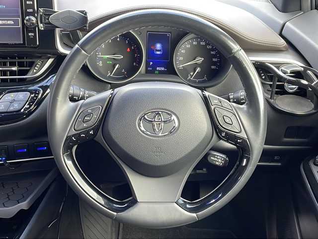 トヨタ Ｃ－ＨＲ G－T 青森県 2018(平30)年 9万km ホワイトパールクリスタルシャイン ・寒冷地仕様/・4WD/・純正ナビ/・フルセグ/・バックカメラ/・Bluetooth/・ABS/・横滑り防止/・衝突被害軽減ブレーキ/・レーンキープアシスト/・レーダークルーズコントロール/・ワイパーデアイサー/・LEDヘットライト/・オートライト/・オートマチックハイビーム/・MTモード付AT/・電子制御パーキングブレーキ/・ハーフレザーシート/・シートヒーター/・プッシュスタート/・スマートキー/・純正ETC/・純正フロアマット/・純正18AW/・保証書/・取扱説明書