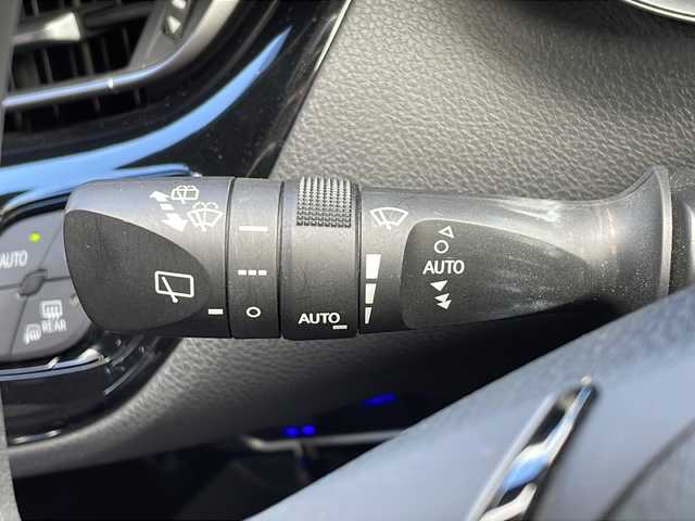 トヨタ Ｃ－ＨＲ G－T 青森県 2018(平30)年 9万km ホワイトパールクリスタルシャイン ・寒冷地仕様/・4WD/・純正ナビ/・フルセグ/・バックカメラ/・Bluetooth/・ABS/・横滑り防止/・衝突被害軽減ブレーキ/・レーンキープアシスト/・レーダークルーズコントロール/・ワイパーデアイサー/・LEDヘットライト/・オートライト/・オートマチックハイビーム/・MTモード付AT/・電子制御パーキングブレーキ/・ハーフレザーシート/・シートヒーター/・プッシュスタート/・スマートキー/・純正ETC/・純正フロアマット/・純正18AW/・保証書/・取扱説明書