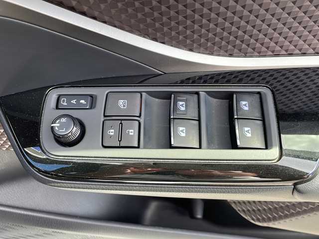 トヨタ Ｃ－ＨＲ G－T 青森県 2018(平30)年 9万km ホワイトパールクリスタルシャイン ・寒冷地仕様/・4WD/・純正ナビ/・フルセグ/・バックカメラ/・Bluetooth/・ABS/・横滑り防止/・衝突被害軽減ブレーキ/・レーンキープアシスト/・レーダークルーズコントロール/・ワイパーデアイサー/・LEDヘットライト/・オートライト/・オートマチックハイビーム/・MTモード付AT/・電子制御パーキングブレーキ/・ハーフレザーシート/・シートヒーター/・プッシュスタート/・スマートキー/・純正ETC/・純正フロアマット/・純正18AW/・保証書/・取扱説明書
