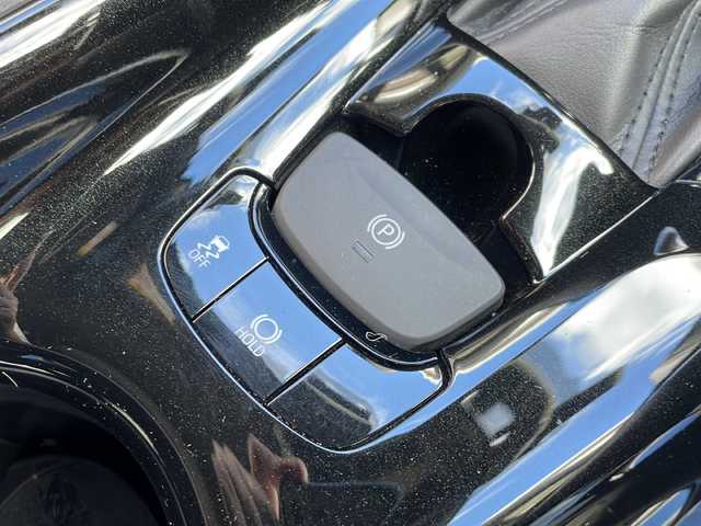 トヨタ Ｃ－ＨＲ G－T 青森県 2018(平30)年 9万km ホワイトパールクリスタルシャイン ・寒冷地仕様/・4WD/・純正ナビ/・フルセグ/・バックカメラ/・Bluetooth/・ABS/・横滑り防止/・衝突被害軽減ブレーキ/・レーンキープアシスト/・レーダークルーズコントロール/・ワイパーデアイサー/・LEDヘットライト/・オートライト/・オートマチックハイビーム/・MTモード付AT/・電子制御パーキングブレーキ/・ハーフレザーシート/・シートヒーター/・プッシュスタート/・スマートキー/・純正ETC/・純正フロアマット/・純正18AW/・保証書/・取扱説明書