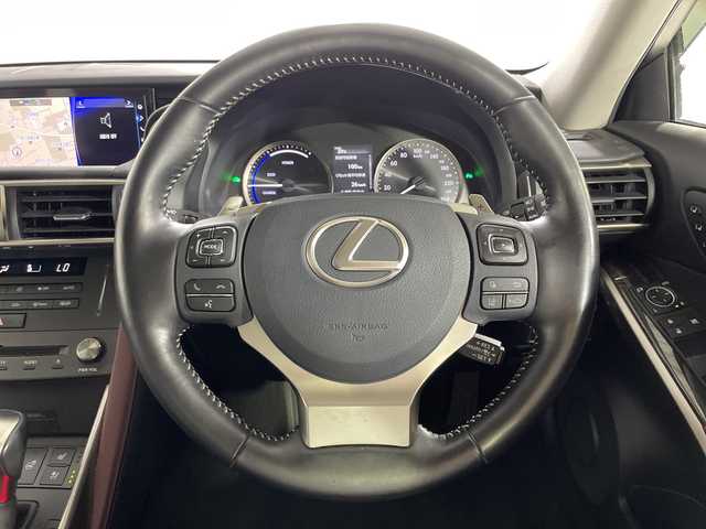 レクサス ＩＳ 300h バージョンL 神奈川県 2020(令2)年 4.9万km ソニッククォーツ 純正10.5型SDナビゲーション/フルセグ　CD DVD　AM FM 　Bluetooth　USB　AUX　SDREC/バックカメラ/プレミアムサウンドシステム/セーフティシステムプラス/プリクラッシュセーフティシステム/レーンディパーチャーアラート/オートマチックハイビーム/レーダークルーズコントロール/ドライブモードセレクト/前後クリアランスソナー/前方ドライブレコーダー/ブラインドスポットモニター/リアクロストラフィックアラート/ステアリングヒーター/革巻きステアリング/パドルシフト/セミアニリン革シート/前席シートヒーター/前席ベンチレーション/前席パワーシート/運転席メモリーシート/電動リアサンシェード/ビルトインETC2.0/プッシュスタート/スマートキー/純正17インチアルミホイール/純正サイドスポイラー/LEDヘッドランプ/フロントフォグランプ/オートライト/取説　保証書/スペアキー