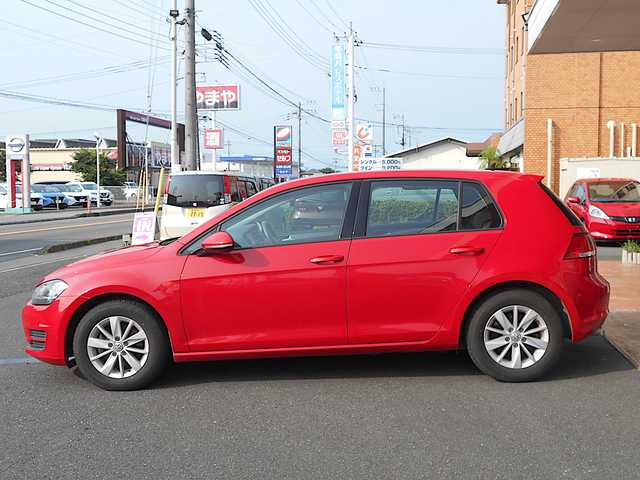 フォルクスワーゲン ゴルフ 40thエディション 栃木県 2016(平28)年 5.8万km 赤 ワンオーナー/ターボ/純正メーカーナビ・地デジTV/バックカメラ/フロントアシスト(プリクラッシュブレーキシステム)/ビルトインETC2.0/アイドリングストップ/電動パーキングブレーキ/オートブレーキホールド/純正15インチアルミホイール/社外15インチアルミ+スタッドレスタイヤ車内積込/HIDヘッドライト/オートライト/シートアジャスター/チルトステアリング/ウインカーミラー/サイドエアバッグ/フロアマット/Wエアバッグ/ABS/新車保証書/取扱説明書/スペアキー/
