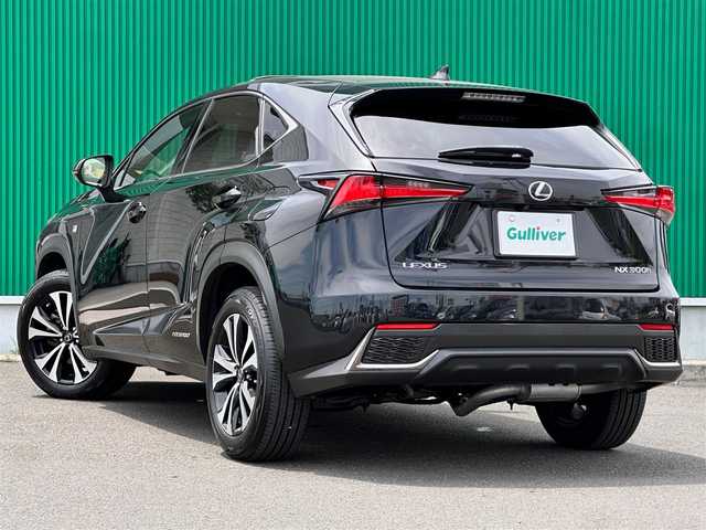 レクサス ＮＸ 300h Fスポーツ 宮城県 2018(平30)年 5.1万km グラファイトブラックガラスフレーク ムーンルーフ/カラーヘッドアップディスプレイ/LEDヘッドランプセット/・角型LEDヘッドランプ/・ヘッドランプクリーナー/・アダプティブハイビームシステム/ブラインドスポットモニターセット/・ブラインドスポットモニター/・リアクロストラフィックアラート/パノラミックビューモニターセット/・パノラミックビューモニター/・パーキングサポートブレーキ/電動格納リアシート/・電動格納機能付6:4分割可倒式シート（リア）/・パワーリクライニング/＝＝＝/セーフティシステムプラス/・プリクラッシュセーフティ/・レーンディパーチャーアラート/・レーダークルーズコントロール/純正ナビ/・CD/DVD/・Bluetooth/・フルセグTV/ETC2.0/ドライブレコーダー/AC100V/100W/ハンズフリーパワーバックドア/専用革スポーツシート/パワーシート（運転席メモリー機能付）/シートヒーター／ベンチレーション/ステアリングヒーター/電動パーキングブレーキ/ブレーキホールド/純正18インチAW/純正フロアマット/トノカバー