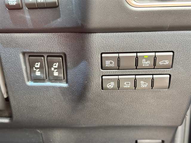 レクサス ＮＸ 300h Fスポーツ 宮城県 2018(平30)年 5.1万km グラファイトブラックガラスフレーク ムーンルーフ/カラーヘッドアップディスプレイ/LEDヘッドランプセット/・角型LEDヘッドランプ/・ヘッドランプクリーナー/・アダプティブハイビームシステム/ブラインドスポットモニターセット/・ブラインドスポットモニター/・リアクロストラフィックアラート/パノラミックビューモニターセット/・パノラミックビューモニター/・パーキングサポートブレーキ/電動格納リアシート/・電動格納機能付6:4分割可倒式シート（リア）/・パワーリクライニング/＝＝＝/セーフティシステムプラス/・プリクラッシュセーフティ/・レーンディパーチャーアラート/・レーダークルーズコントロール/純正ナビ/・CD/DVD/・Bluetooth/・フルセグTV/ETC2.0/ドライブレコーダー/AC100V/100W/ハンズフリーパワーバックドア/専用革スポーツシート/パワーシート（運転席メモリー機能付）/シートヒーター／ベンチレーション/ステアリングヒーター/電動パーキングブレーキ/ブレーキホールド/純正18インチAW/純正フロアマット/トノカバー