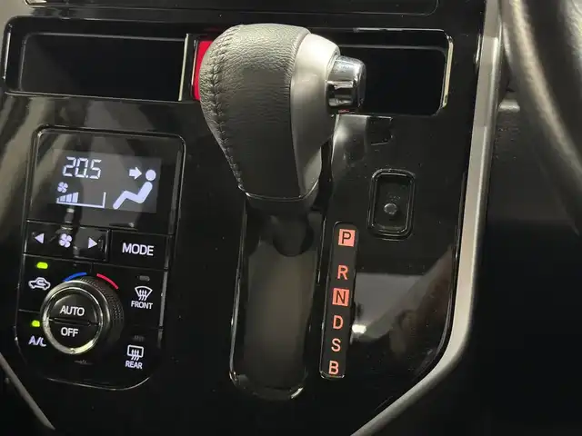 トヨタ タンク カスタムG 三重県 2019(令1)年 5.3万km パールホワイトⅢ ガソリン/FF/インパネCVT/純正 7インチナビ NSZT-W68T/（AM/FM/CD/DVD/TV/SD/SDREC/Bluetooth）/【OP】パノラマモニター/両側パワースライドドア/モデリスタエアロ（F/S/R下）/ドライブレコーダー 前方/ビルトイン ETC/スマートアシスト3/・衝突警報機能（対車両・対歩行者）/・衝突回避支援ブレーキ機能（対車両・対歩行者）/・車線逸脱警報/・先行車発進告知機能/・オートハイビーム機能/・誤発進抑制制御機能（前方・後方）/・コーナーセンサー（前後）/装備/●【OP】コンフォートパッケージ/・運転席・助手席シートヒーター/・シートバックテーブル（買い物フック・ドリンクホルダー２個付（運転席・助手席））/●クルーズコントロール/●オートライト/●LEDヘッドライト/●LEDフロントフォグライト/●オートエアコン/●プッシュスタート/●スマートキー/●保/取/ナビ取/●スマートキーx2/●純正14inAW/など
