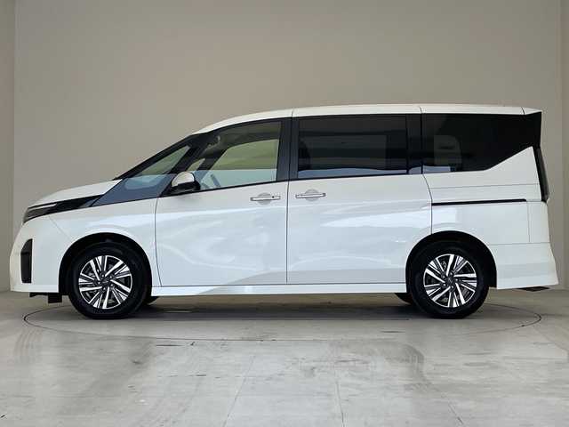 日産 セレナ ハイウェイスター V 愛知県 2023(令5)年 3.2万km プリズムホワイト プロパイロット/純正ナビ/全方位カメラ/両側パワースライドドア/レーダークルーズコントロール/Bluetooth/バックカメラ/コーナーセンサー/純正アルミホイール/LEDヘッドライト/パドルシフト/ステアリングヒーター/インテリジェントミラー/オートマチックハイビーム/ドライブレコーダー/衝突軽減システム/ETC/ステアリングスイッチ/スマートキー/プッシュスタート