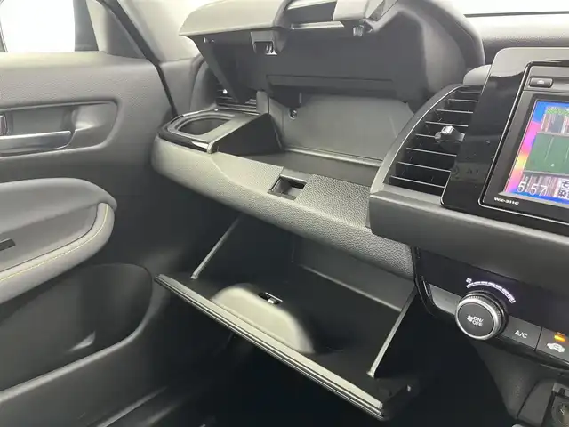 ホンダ フィット e:HEV RS 愛知県 2023(令5)年 1.8万km グレー 純正DA（ワンセグ、CS、Bluetooth）/ETC/Bカメラ/ACC/電子パーキング/オートホールド/衝突軽減ブレーキ/レーンキープアシスト/コーナーセンサー/スマートキー/ハーフレザーシート/USB/スマートキー/純正フロアマット/純正16インチAW/オートライト/三点エアバック/横滑り防止装置