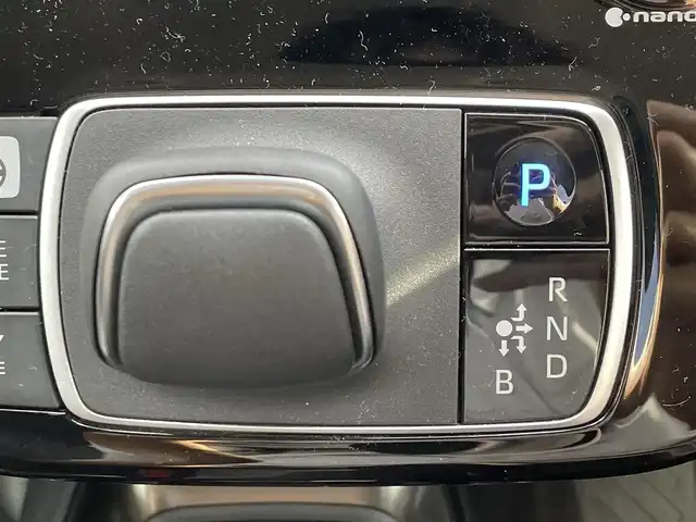 トヨタ アクア Z 滋賀県 2022(令4)年 0.9万km アーバンカーキ ワンオーナー/10.5型ディスプレイ/・Bluetooth/USB/アラウンドビューモニター/革巻きステアリング/ステアリングリモコン/パーキングアシスト/ETC2.0/前後ドライブレコーダー/レーダークルコン/LEDオートライト/フォグライト/トヨタセーフティセンス/・レーントレーシングアシスト/・プリクラッシュセーフティ/・ブラインドスポットモニター/・クリアランスソナー/・ヘッドアップディスプレイ/・パーキングサポートブレーキ/・ロードサインアシスト/スマートキー