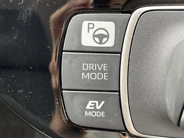 トヨタ アクア Z 滋賀県 2022(令4)年 0.9万km アーバンカーキ ワンオーナー/10.5型ディスプレイ/・Bluetooth/USB/アラウンドビューモニター/革巻きステアリング/ステアリングリモコン/パーキングアシスト/ETC2.0/前後ドライブレコーダー/レーダークルコン/LEDオートライト/フォグライト/トヨタセーフティセンス/・レーントレーシングアシスト/・プリクラッシュセーフティ/・ブラインドスポットモニター/・クリアランスソナー/・ヘッドアップディスプレイ/・パーキングサポートブレーキ/・ロードサインアシスト/スマートキー