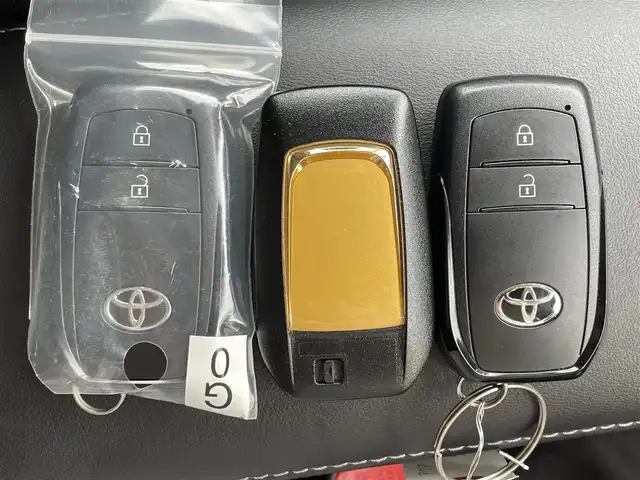 トヨタ アクア Z 滋賀県 2022(令4)年 0.9万km アーバンカーキ ワンオーナー/10.5型ディスプレイ/・Bluetooth/USB/アラウンドビューモニター/革巻きステアリング/ステアリングリモコン/パーキングアシスト/ETC2.0/前後ドライブレコーダー/レーダークルコン/LEDオートライト/フォグライト/トヨタセーフティセンス/・レーントレーシングアシスト/・プリクラッシュセーフティ/・ブラインドスポットモニター/・クリアランスソナー/・ヘッドアップディスプレイ/・パーキングサポートブレーキ/・ロードサインアシスト/スマートキー