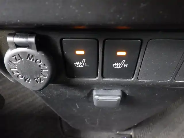 トヨタ タンク カスタムG 千葉県 2019(令1)年 2万km ブラックマイカメタリック/レーザーブルークリスタルシャイン 2トーン スマートアシストIII/クルーズコントロール/エコアイドル/両側パワースライドドア/純正SDナビ/地デジTV/【DVD/CD再生機能　Bluetooth接続】/バックカメラ/ドライブレコーダー/前席シートヒーター/革巻きステアリング/ステアリングスイッチ/ETC/LEDヘッドライト/フォグライト/ウインカーミラー/コーナーセンサー/純正14インチアルミホイル/キーフリーシステム