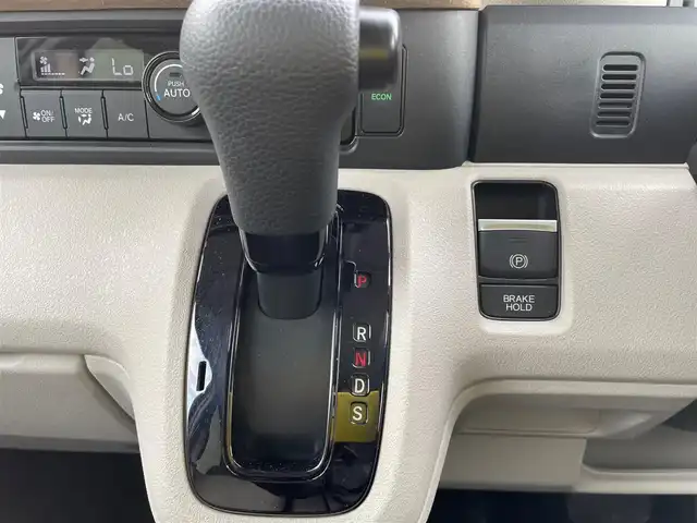 ホンダ Ｎ ＢＯＸ 石川県 2024(令6)年 0.7万km クリスタルブラックパール 純正8型ディスプレイオーディオ/バックカメラ/LEDヘッドライト/両側パワースライドドア/ホンダセンシング/レーダークルーズ/スマートキー/プッシュスタート/電動ミラー/シートヒーター/ベンチシート/オートライト