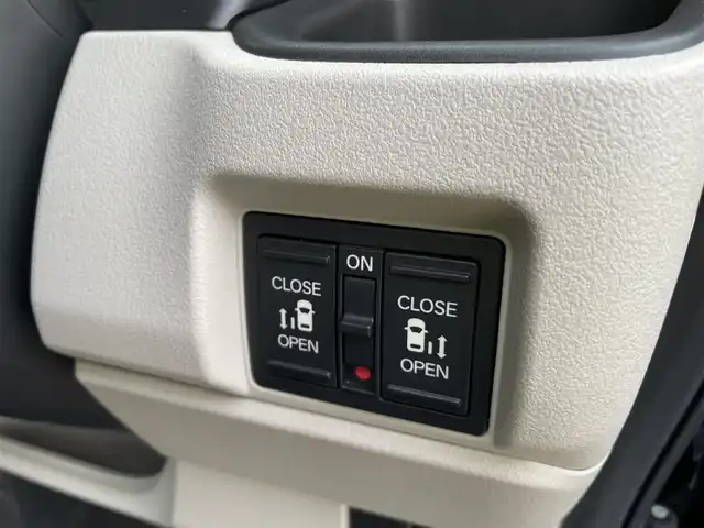 ホンダ Ｎ ＢＯＸ 石川県 2024(令6)年 0.7万km クリスタルブラックパール 純正8型ディスプレイオーディオ/バックカメラ/LEDヘッドライト/両側パワースライドドア/ホンダセンシング/レーダークルーズ/スマートキー/プッシュスタート/電動ミラー/シートヒーター/ベンチシート/オートライト