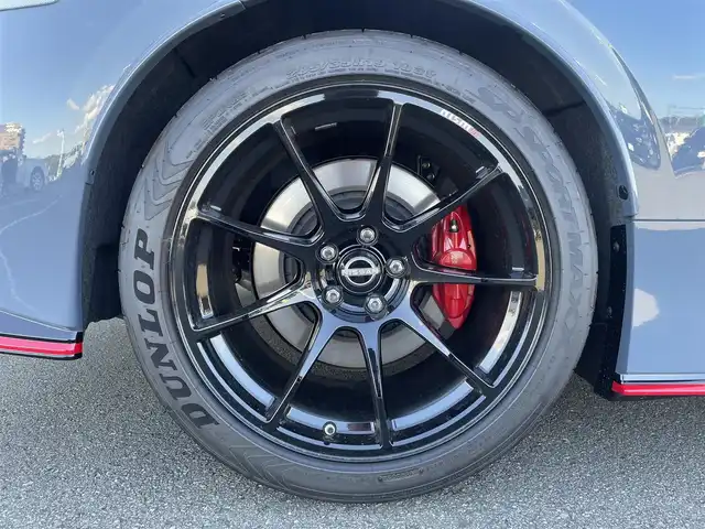 日産 フェアレディ Ｚ ニスモ 東京都 2025(令7)年 0.1千km ガンＭ 登録済未使用車/インテリジェント クルーズコントロール/インテリジェント （前方衝突予測警報）/LDW（車線逸脱警報）/ヒルスタートアシスト/BSW（後側方車両検知警報）/RCTA（後退時車両検知警報）/ハイビームアシスト/インテリジェント エマージェンシーブレーキ/踏み間違い衝突防止アシスト/フロント&バックソナー/純正ナビ/・AM/FM/USB/・フルセグTV/Bluetooth/バックカメラ　/ＢＯＳＥプレミアムサウンド　/ＥＴＣ２．０　/ハーフレザーシート /パドルシフト /NISMO純正19インチアルミホイール /NISMO純正フロアマット/エンジンスタートボタン/スマートキー/オートライト /オートエアコン