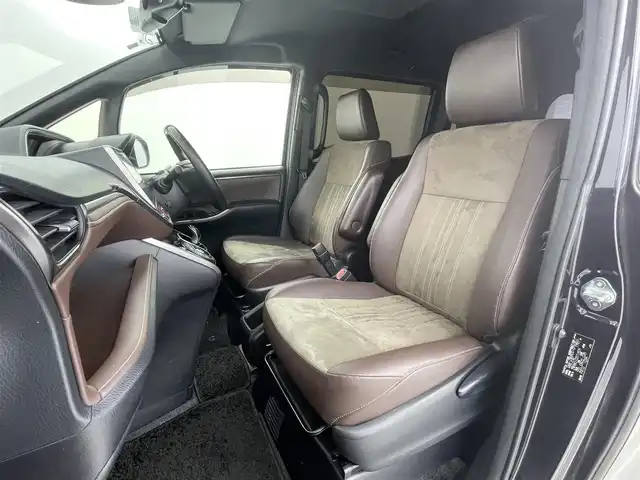 トヨタ エスクァイア ハイブリッド Gi プレミアムパッケージ 大阪府 2019(平31)年 4.8万km スパークリングブラックパールクリスタルシャイン トヨタセーフティセンス/　・プリクラッシュセーフティ　PCS/　・レーントレーシングアシスト　LTA/　・レーンディパーチャーアラート　LDA/　・クルーズコントロール/　・ロードサインアシスト　RSA/　・フロントクロストラフィックアラート　FCTA/　・リアクロストラフィックアラート　RCTA/　・プロアクティブドライビングアシスト　PDA/　・発信遅れ告知機能　TMN/純正ナビ/　CD/DVD/フルセグ/Bluetooth/バックカメラ/両側パワースライドドア/ハーフレザーシート/前席シートヒーター/LEDオートライト/フォグランプ/オートマチックハイビーム/スマートキー/ステアリングヒーター/ステアリングスイッチ/ビルトインETC/純正15インチアルミホイール/後席サンシェード/電動格納ウィンカーミラー/純正フロアマット/ドアバイザー