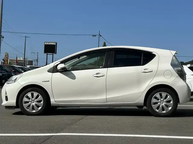 トヨタ アクア S 愛媛県 2014(平26)年 6.4万km ライムホワイトパールクリスタルシャイン 純正7型ナビ(BT/フルセグTV)/ドライブレコーダー/電格ミラー/ETC/ドアバイザー/純正フロアマット/オートライト/ヘッドライトレベライザー/ISOFIX/シガーソケット/純正ホイールキャップ/現状サマー(鉄)(175/65/R15)/PRACYIVA/禁煙車