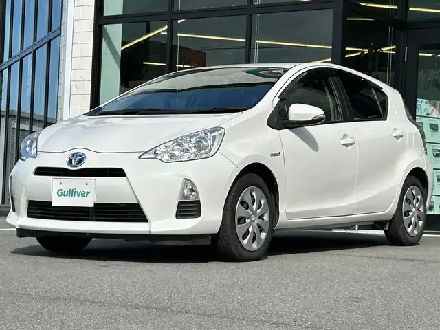 トヨタ アクア S 愛媛県 2014(平26)年 6.4万km ライムホワイトパールクリスタルシャイン 純正7型ナビ(BT/フルセグTV)/ドライブレコーダー/電格ミラー/ETC/ドアバイザー/純正フロアマット/オートライト/ヘッドライトレベライザー/ISOFIX/シガーソケット/純正ホイールキャップ/現状サマー(鉄)(175/65/R15)/PRACYIVA/禁煙車