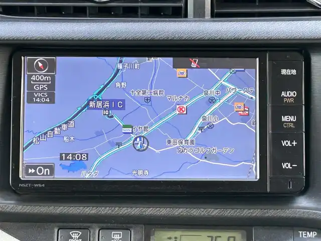 トヨタ アクア S 愛媛県 2014(平26)年 6.4万km ライムホワイトパールクリスタルシャイン 純正7型ナビ(BT/フルセグTV)/ドライブレコーダー/電格ミラー/ETC/ドアバイザー/純正フロアマット/オートライト/ヘッドライトレベライザー/ISOFIX/シガーソケット/純正ホイールキャップ/現状サマー(鉄)(175/65/R15)/PRACYIVA/禁煙車