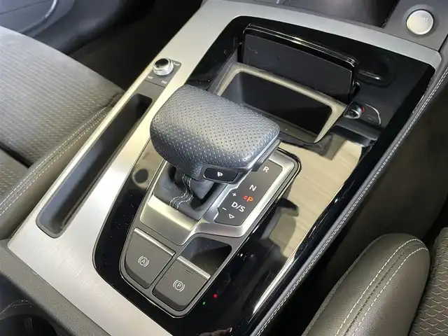 アウディ Ｑ５ 40TDIクワトロ Sライン 山形県 2022(令4)年 2.7万km グレイシアホワイトメタリック 純正ナビ/AppleCarplay/バーチャルコックピット/パワーシート/Sラインハーフレザーシート/ルーフレール/コーナーセンサー/パドルシフト/アダプティブクルーズコントロール/レーンキープアシスト/前後ドライブレコーダー/シートヒーター