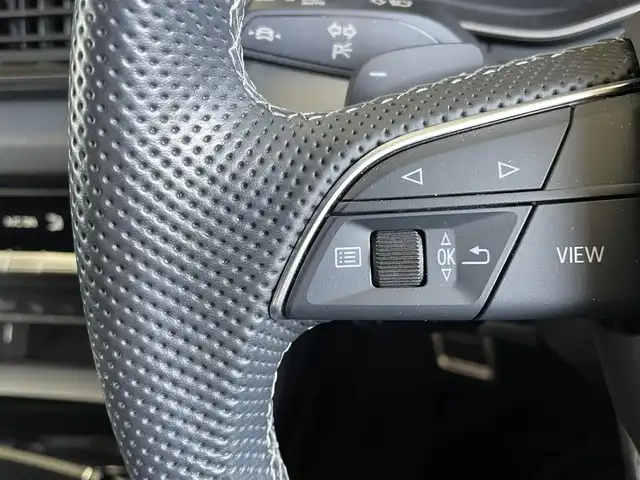 アウディ Ｑ５ 40TDIクワトロ Sライン 山形県 2022(令4)年 2.7万km グレイシアホワイトメタリック 純正ナビ/AppleCarplay/バーチャルコックピット/パワーシート/Sラインハーフレザーシート/ルーフレール/コーナーセンサー/パドルシフト/アダプティブクルーズコントロール/レーンキープアシスト/前後ドライブレコーダー/シートヒーター